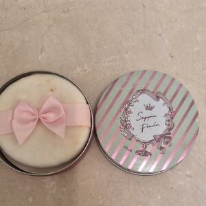 Elegant Pink Bow Setting Powder by
